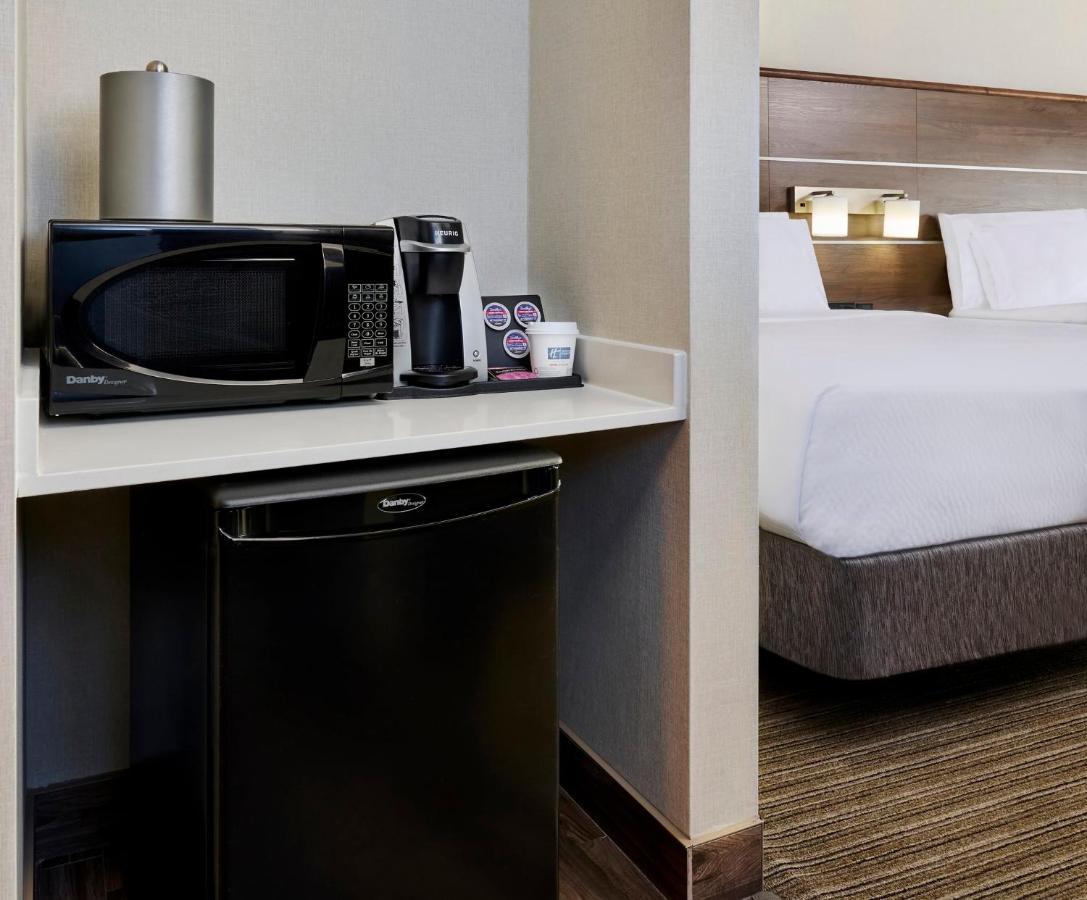Holiday Inn Express & Suites - Brantford By Ihg Exterior photo